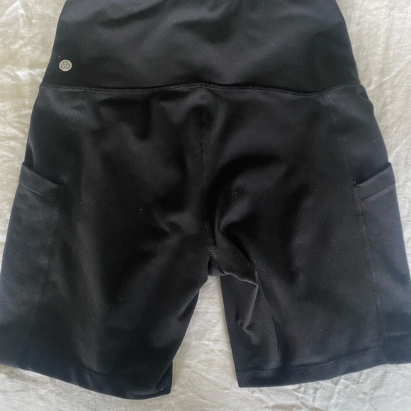 Zella black biker shorts with pockets size small - Picture 5 of 5